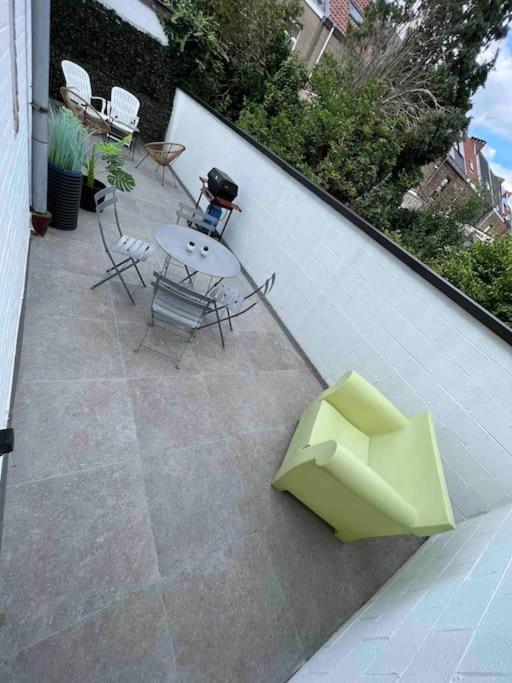 Charmant Appartement Au Look Design Монс Екстериор снимка